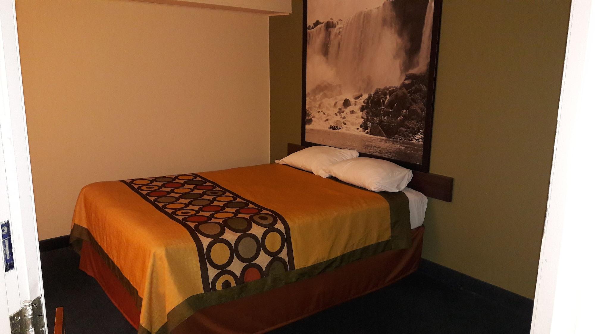 Super 8 By Wyndham Niagara Falls North Exterior photo