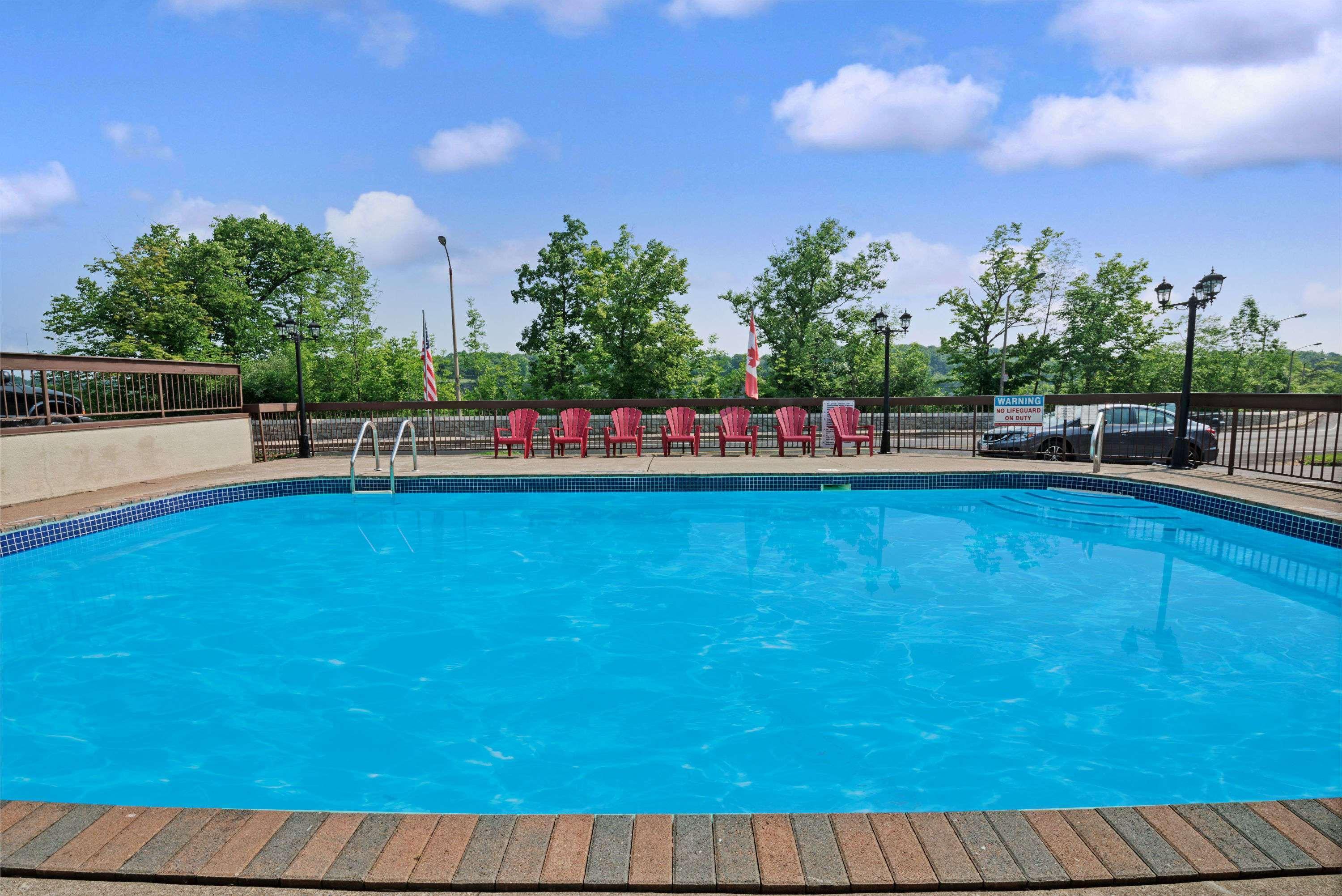 Super 8 By Wyndham Niagara Falls North Exterior photo