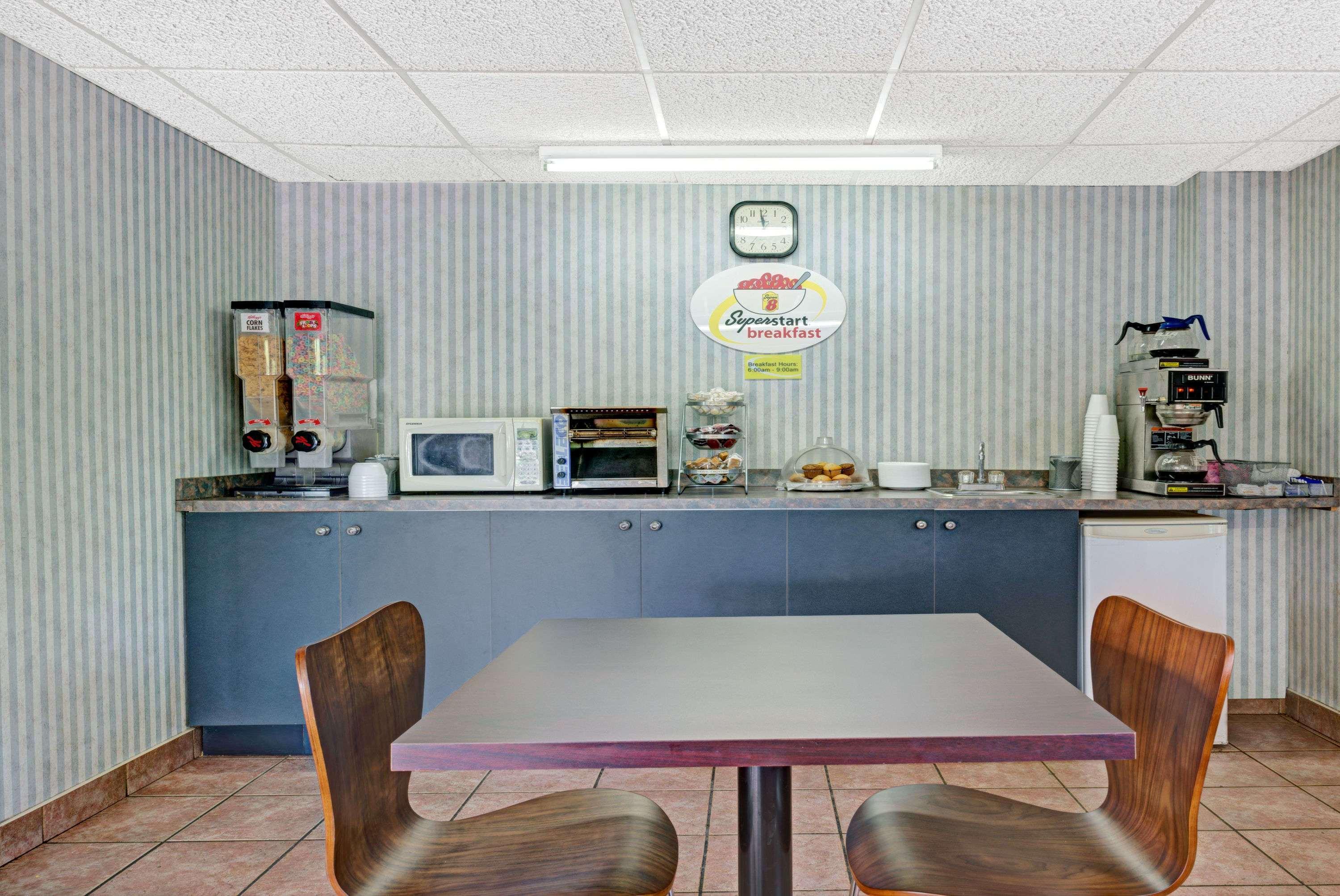 Super 8 By Wyndham Niagara Falls North Exterior photo