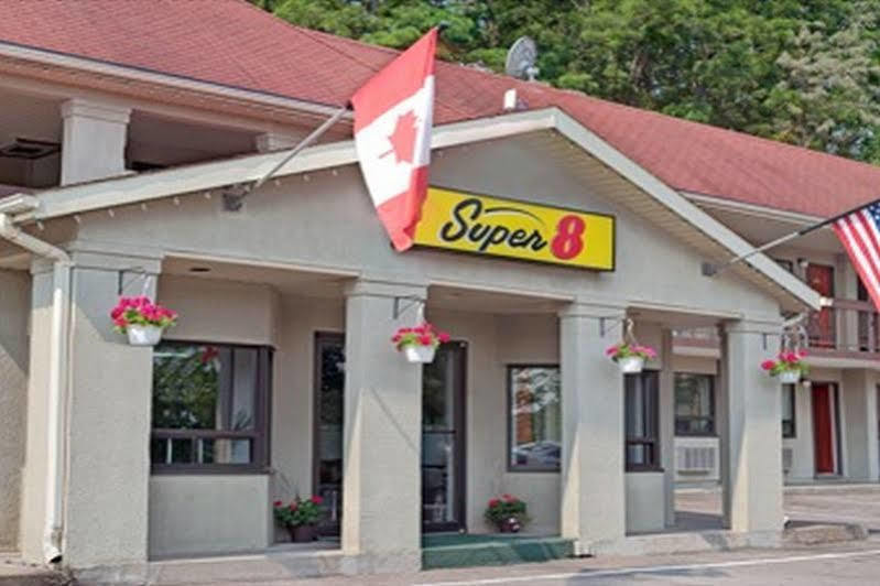 Super 8 By Wyndham Niagara Falls North Exterior photo
